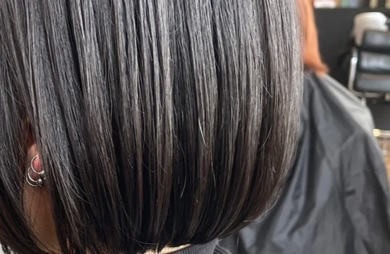 美しさが詰まったボブスタイルからロングヘアへ。あなたの髪が輝く瞬間を手に入れよう！