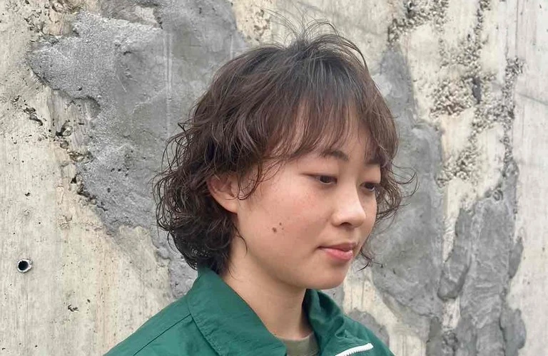 パーマのプロフェッショナルが揃う岐阜市の美容室で、あなたの髪を美しく変身させます