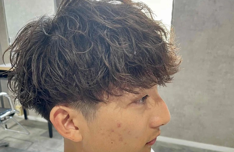 魅力あふれる髪型デザインとヘアケアの世界をメンズカットのプロがお届け